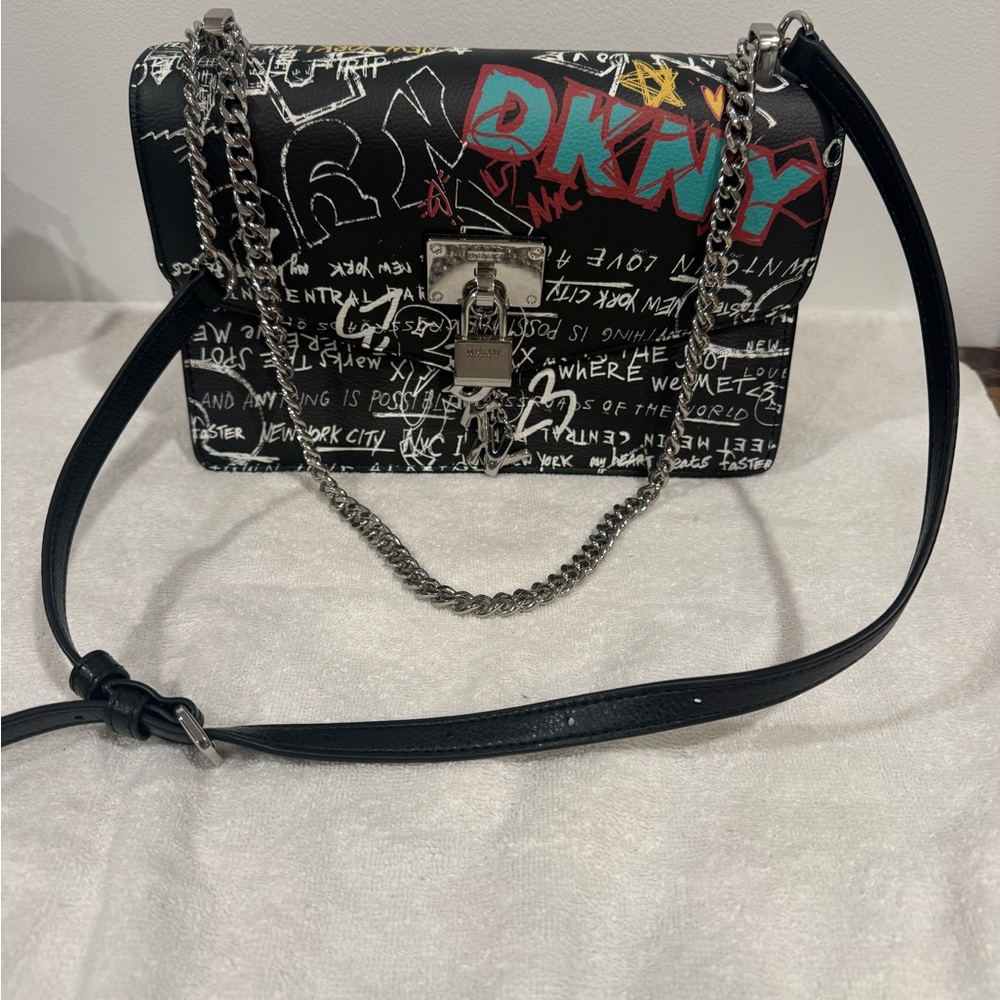 NWOT DKNY Elissa Leather Graffiti Logo Chain Strap Shoulder Bag
